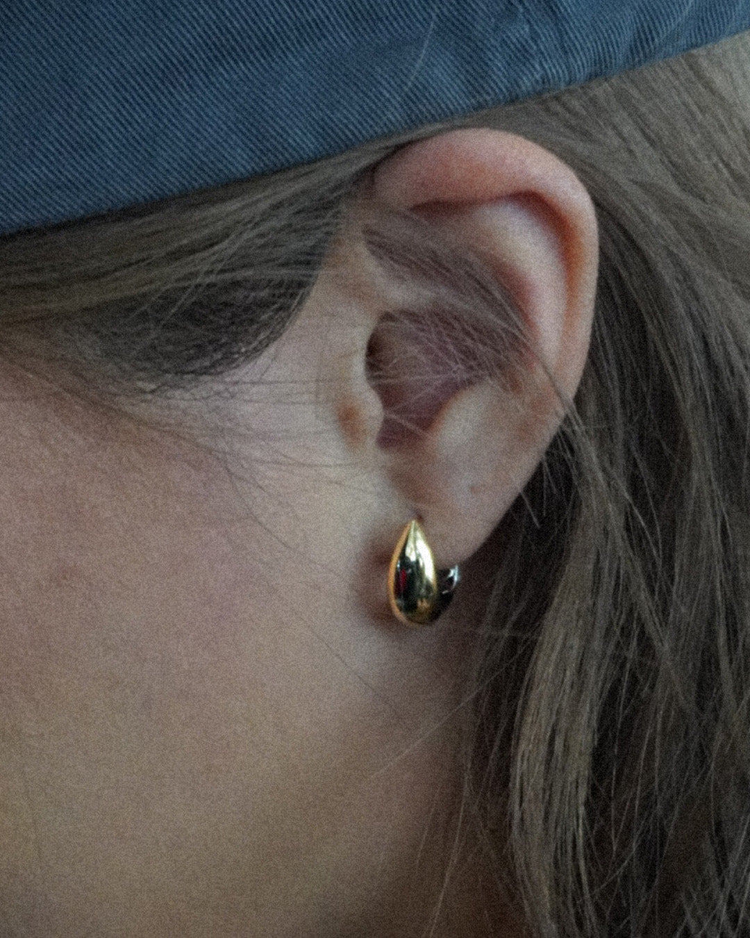 18K Yellow Gold Teardrop Hoop Earrings